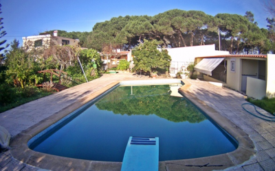 Quintinha V3 Remodelada.  Com 3 box. Em zona calma. A 5 minutos de Sintra